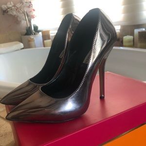 Steve Madden Metallic Silver Heels - stunning sz 7